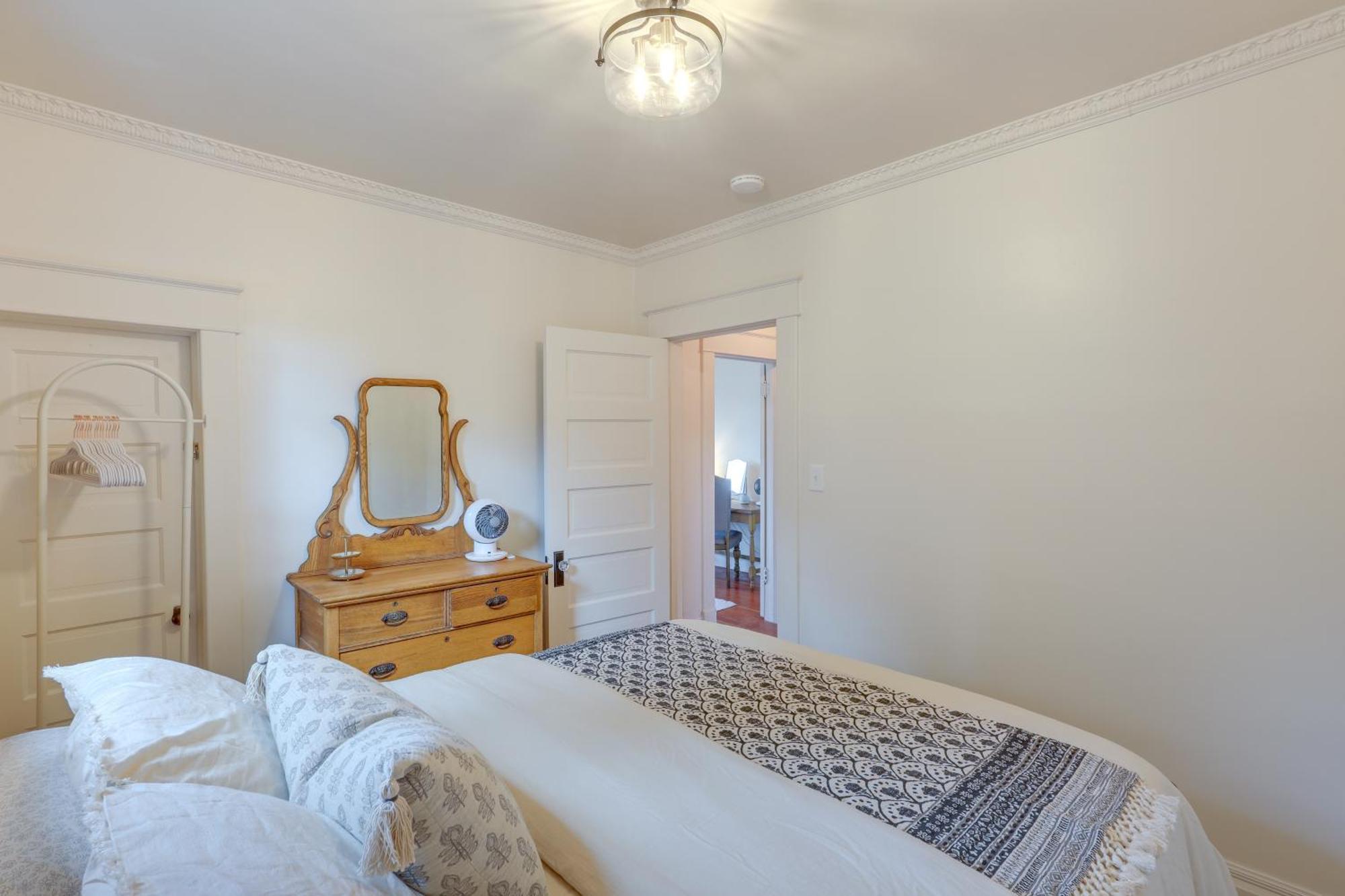 Holiday home Stunning Red House With Hot Tub Walk To Town *