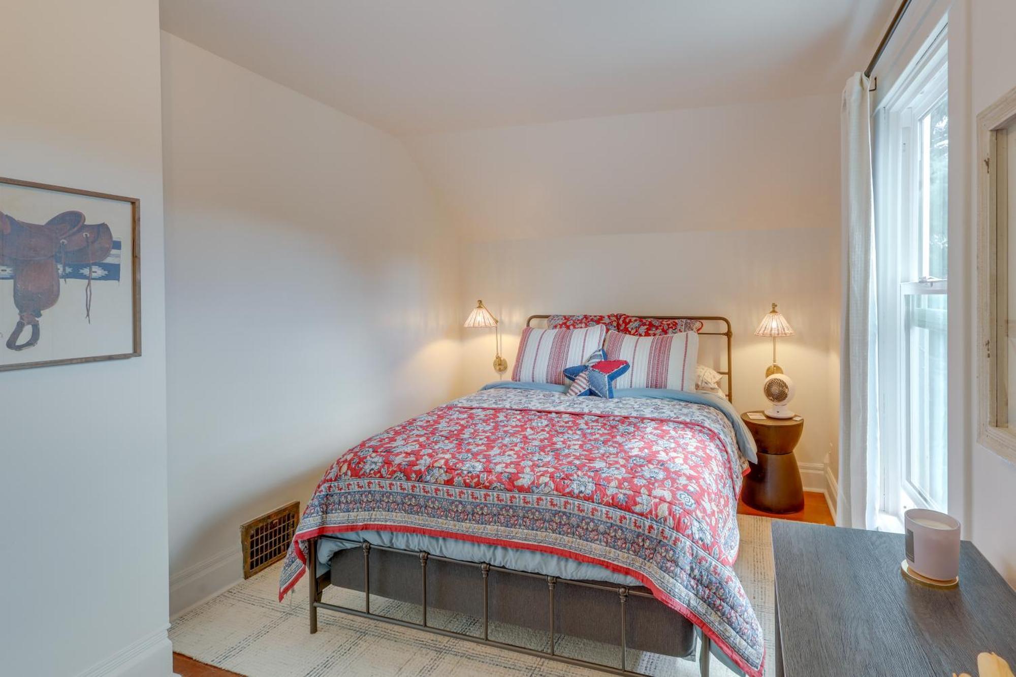 Stunning Red House With Hot Tub Walk To Town *