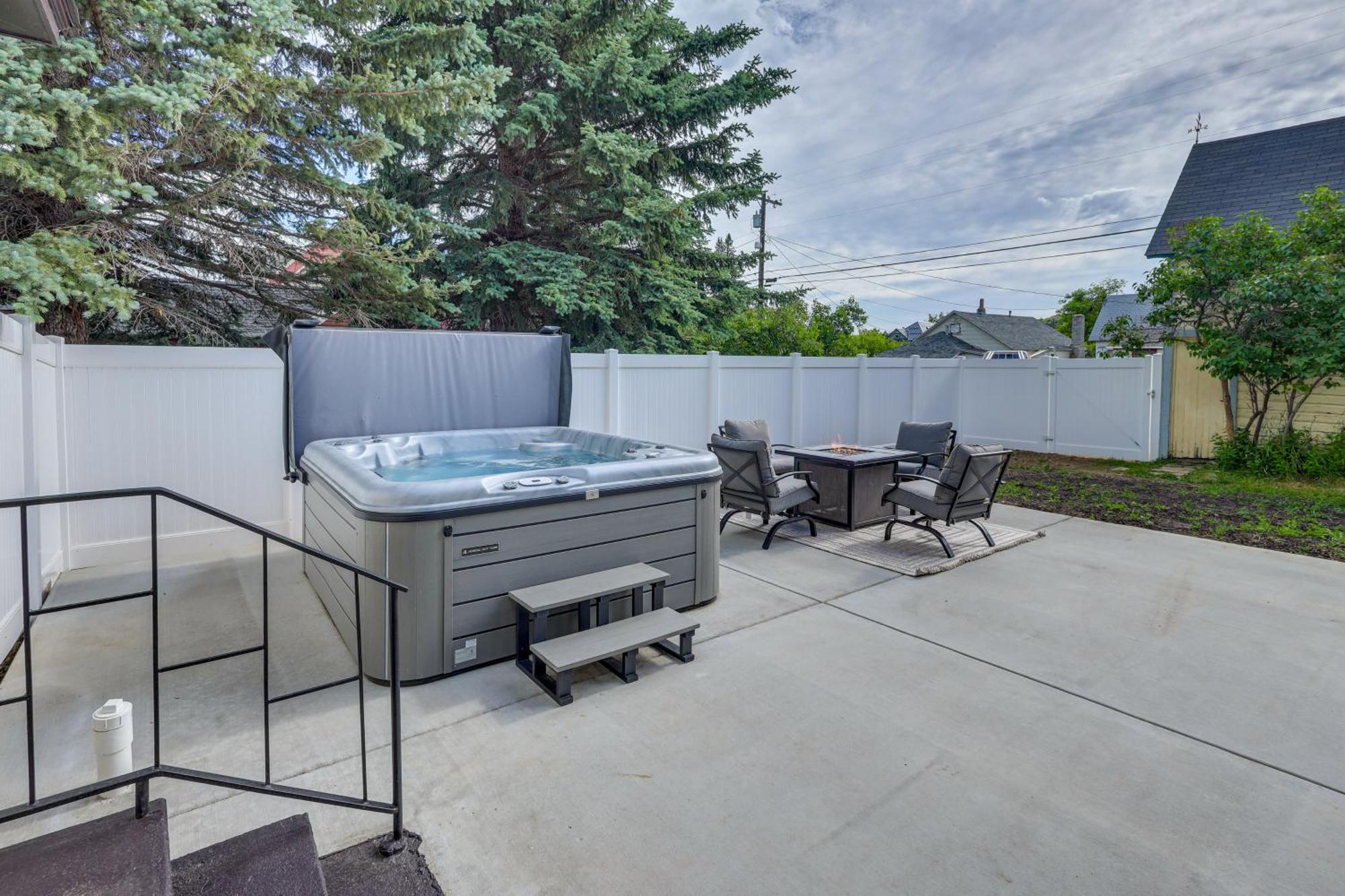 Stunning Red House With Hot Tub Walk To Town Hébergement de vacances